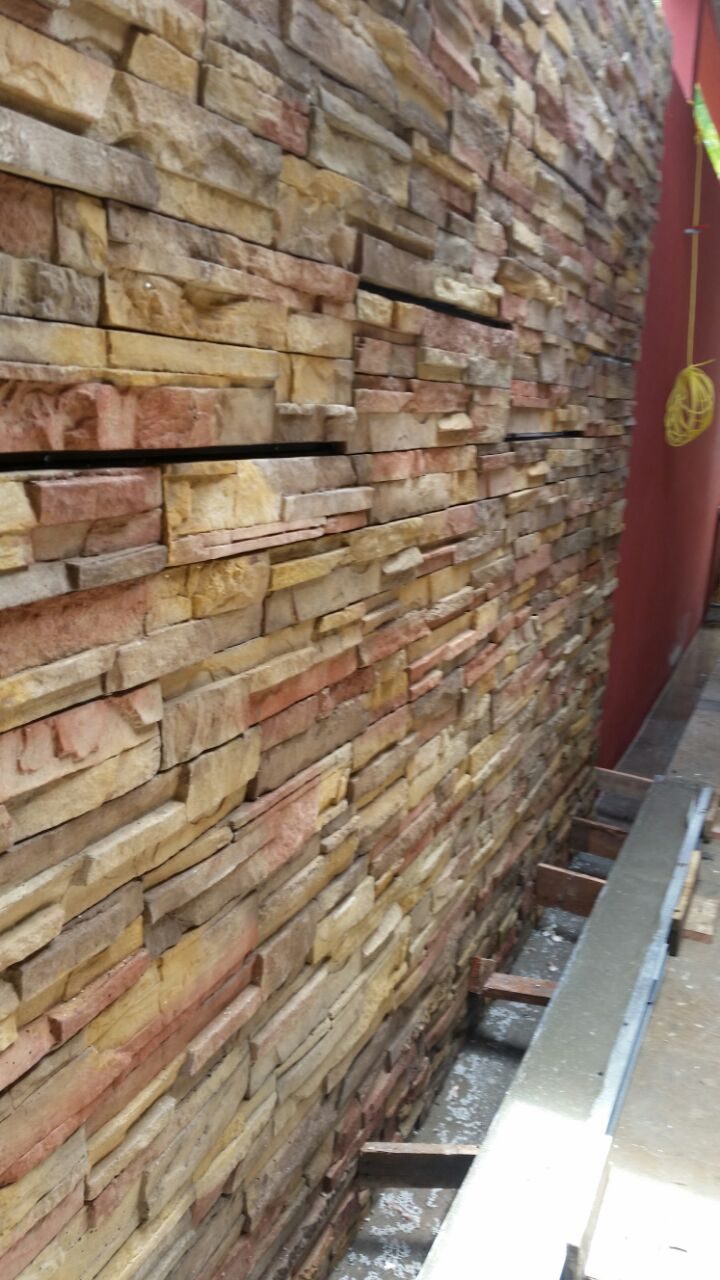 Muro de acento revestido con piedra FastFit Caramel