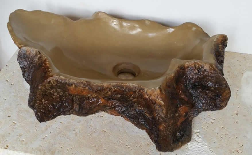 Lavamanos Rocky Mountain de concreto con base de roca sin pulir